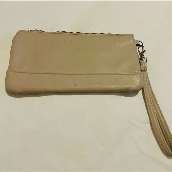 Adrienne Vittadini cream clutch bag with zipper and wrist strap - Picture 2 of 5